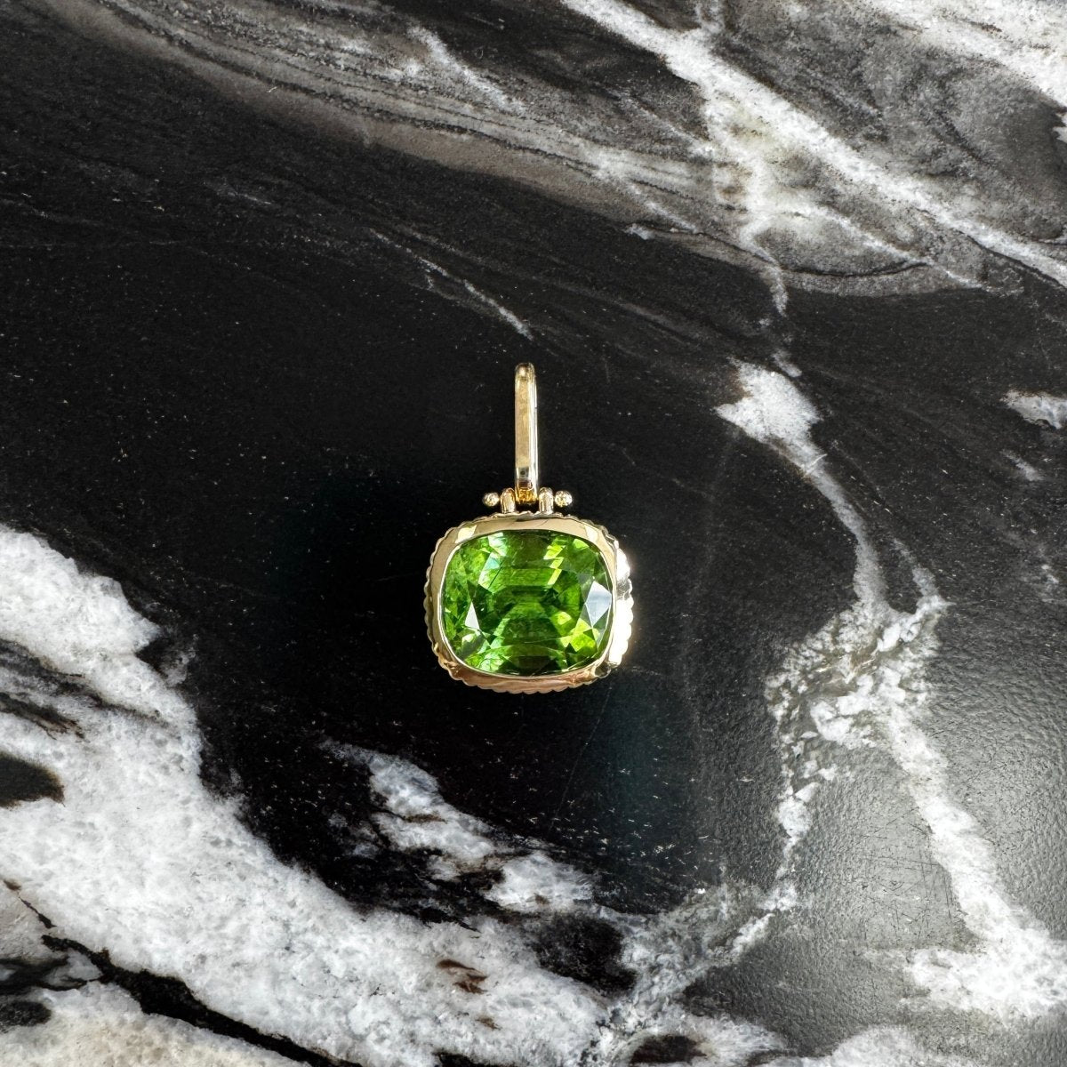DREAM IN TECH Pendant 15.44ct Peridot - AURORO