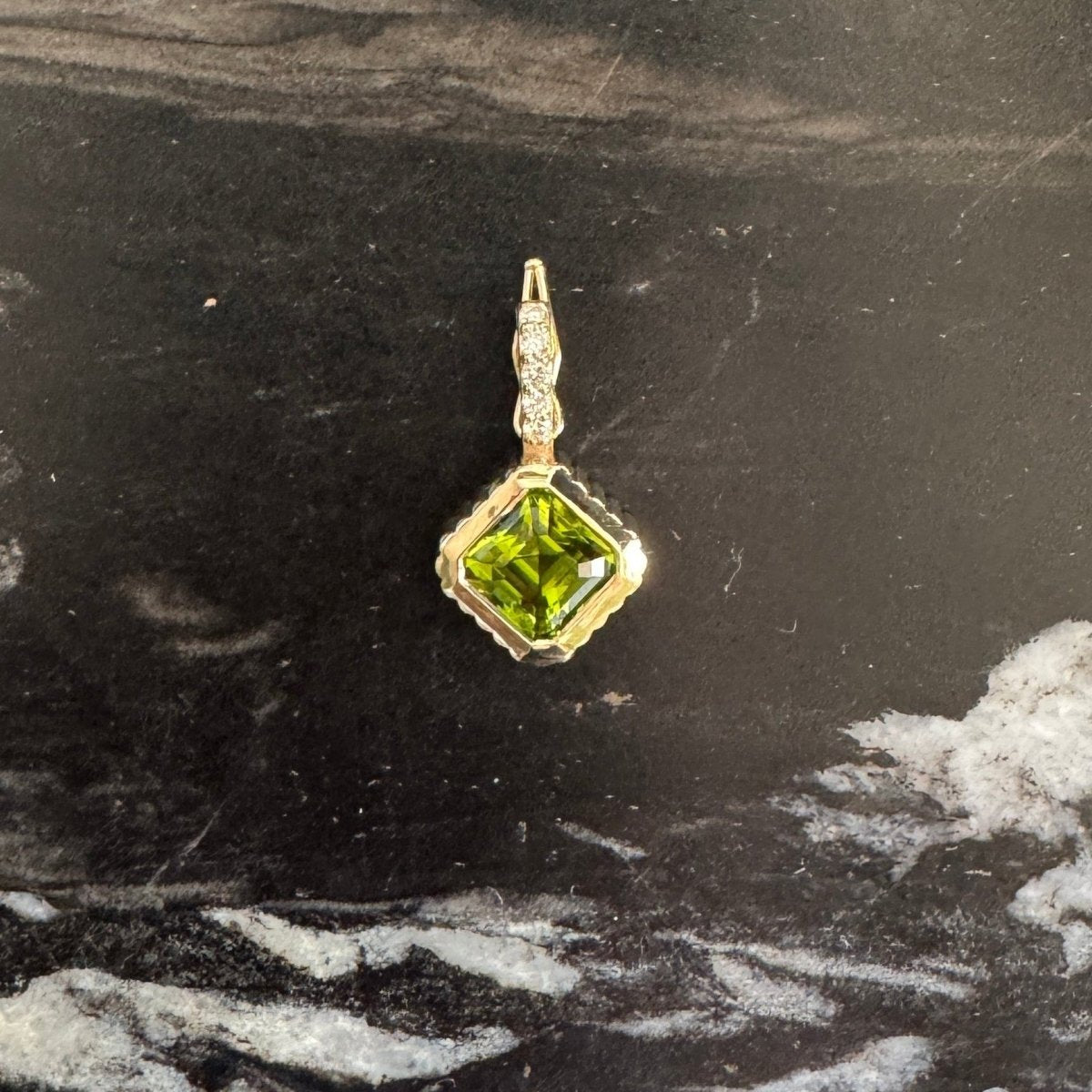 DREAM IN TECH Pendant 2.87ct Peridot - AURORO