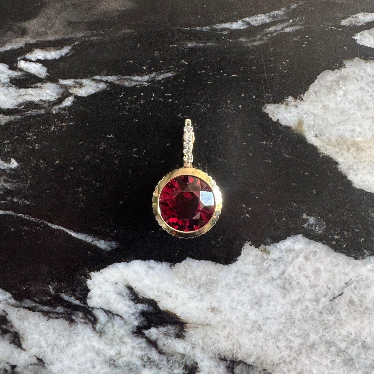 DREAM IN TECH Pendant 8.31ct Garnet - AURORO