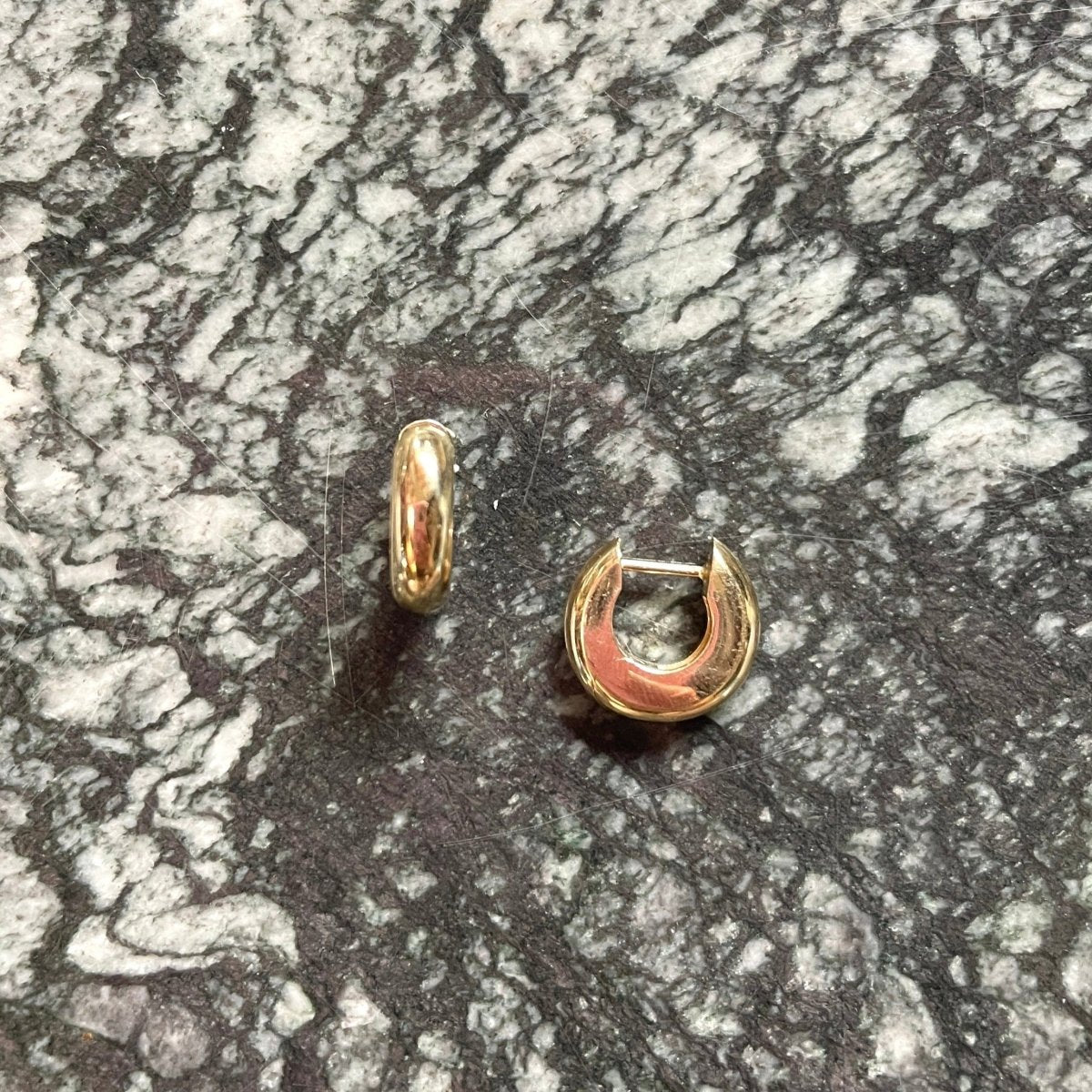 EVERYDAY CHUNKY Huggie Earrings - AURORO