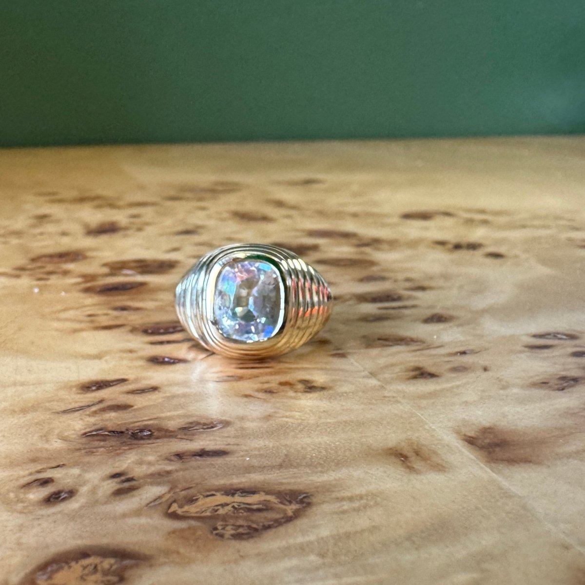 KICK BACK 2.26ct Moonstone - AURORO