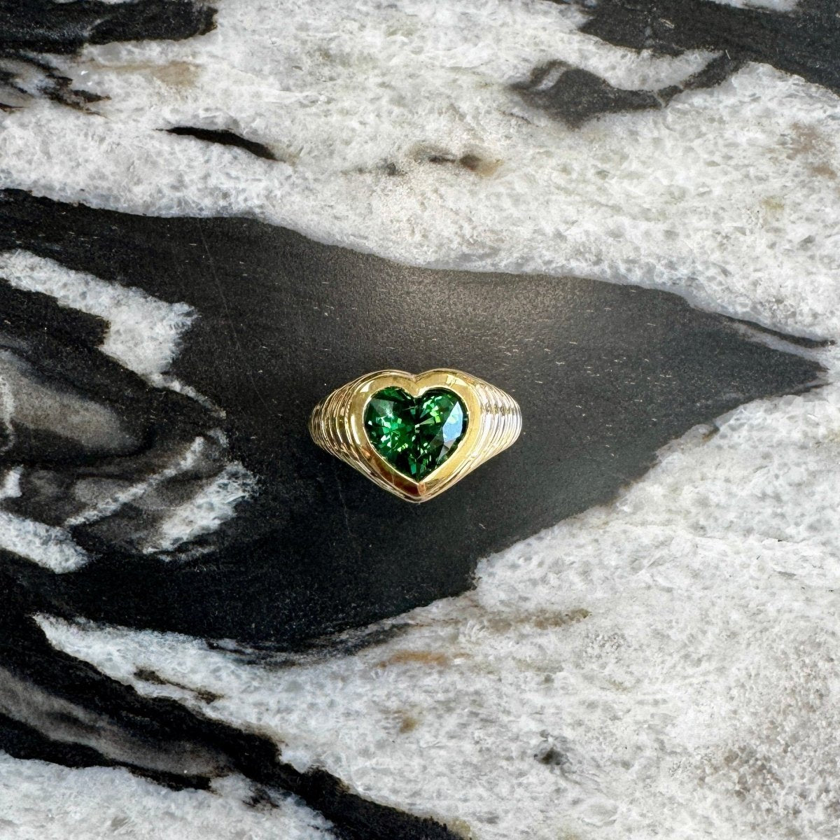 KICK BACK Green Tourmaline - AURORO