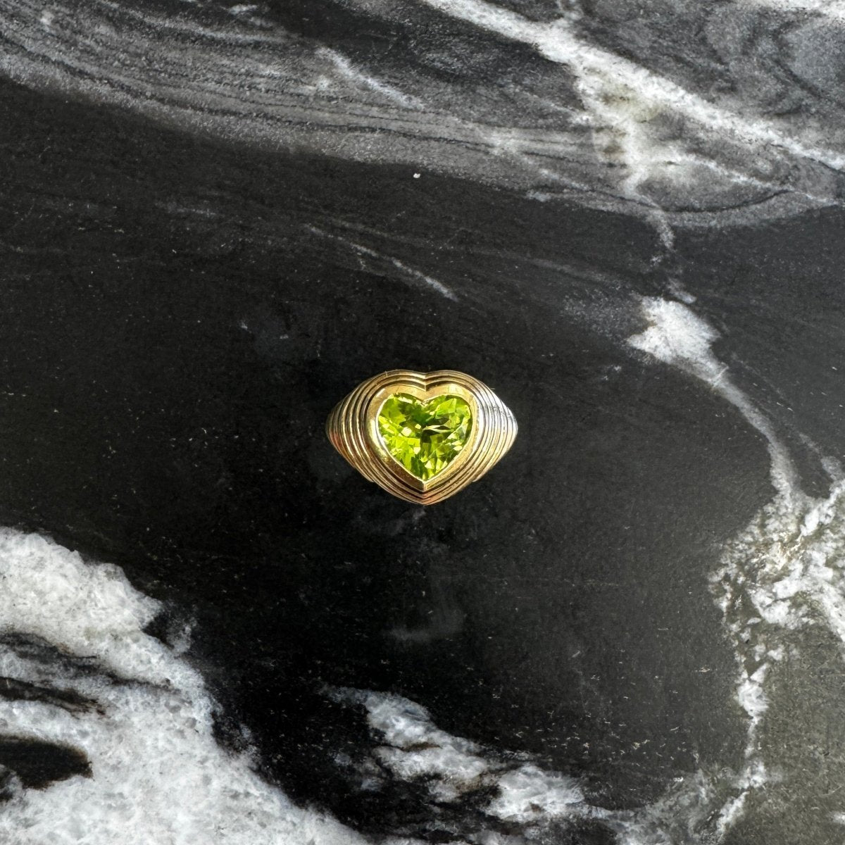 KICK BACK Ring 1.69ct Peridot - AURORO