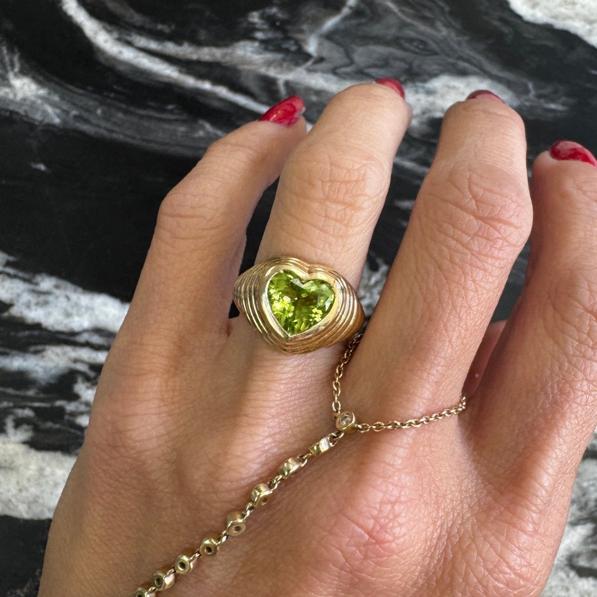 KICK BACK Ring 1.69ct Peridot - AURORO