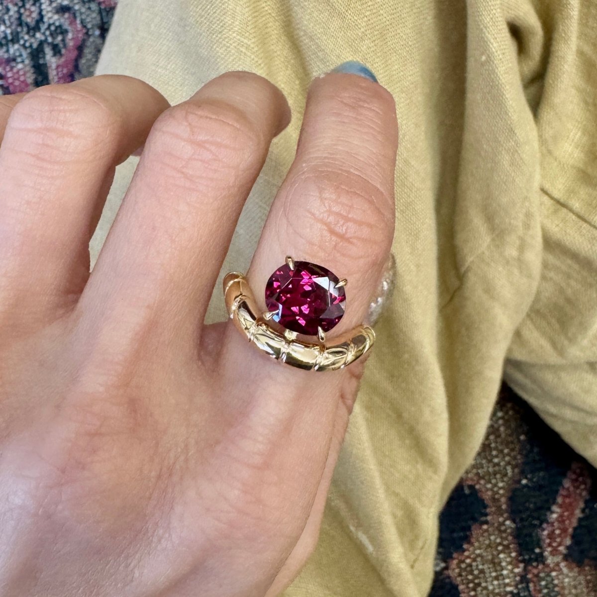 LEVITATE Ring 3.45ct Rhodolite Garnet - AURORO