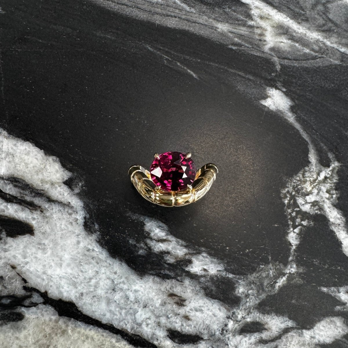 LEVITATE Ring 3.56ct Rhodolite Garnet - AURORO