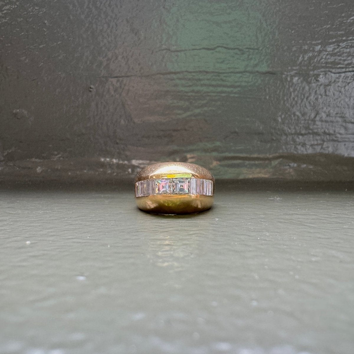 Vintage 18K Step - Cut Bombé Ring - AURORO