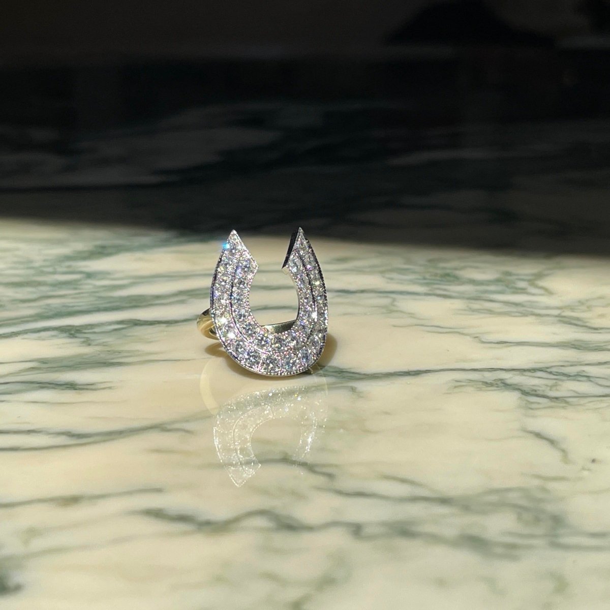 RICH STRIKE Diamond Horseshoe Ring – AURORO